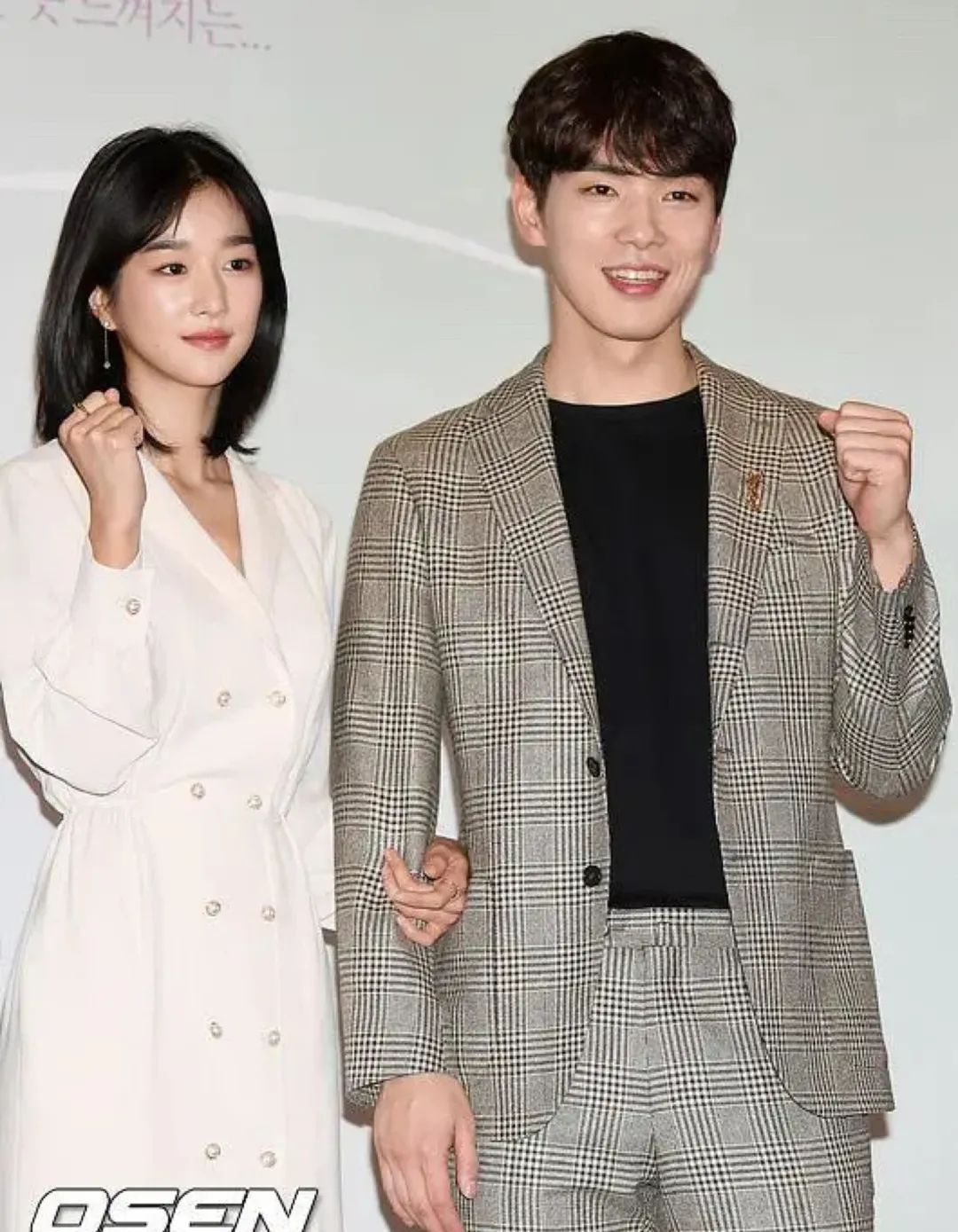 其实徐睿知和金正贤对中国网友来说名气半斤八两.