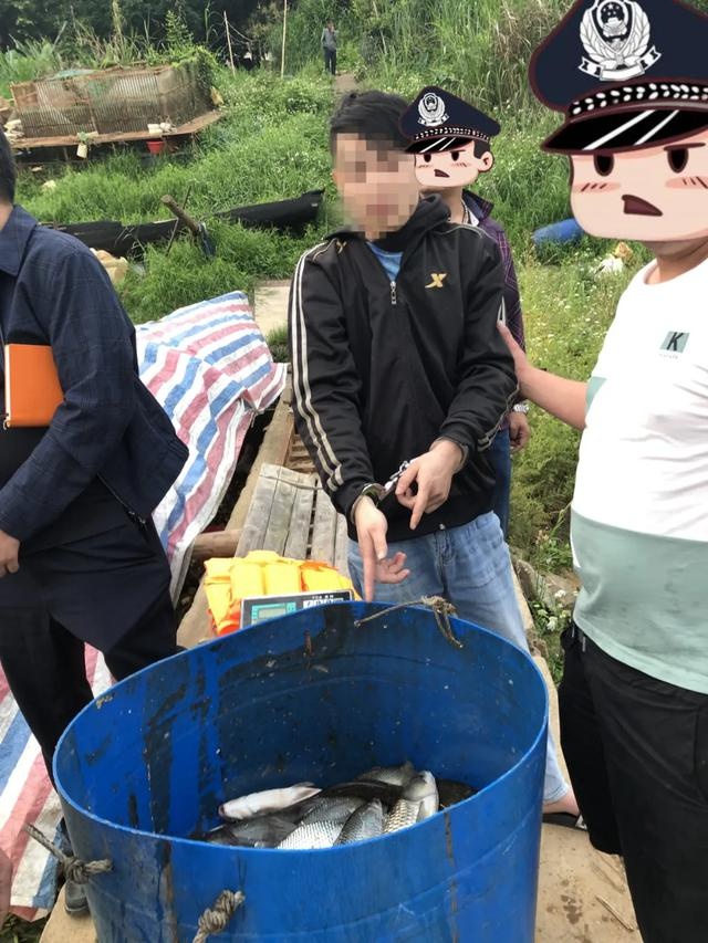 凌晨在西江六都河段非法电鱼云安公安当场抓获8人
