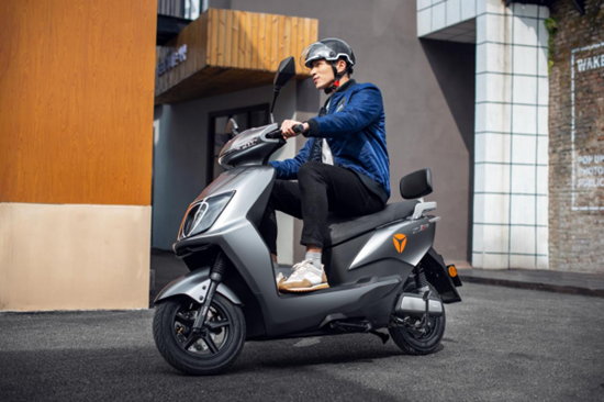 雅迪冠能2.0系列焕新,强势开启领航模式