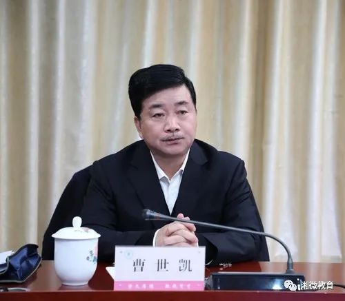 省委教育工委副书记,省教育厅党组副书记,副厅长王瑰曙主持第一阶段