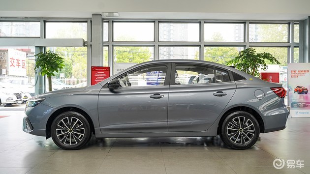 到店实拍全新荣威i5爆款家轿再次升级