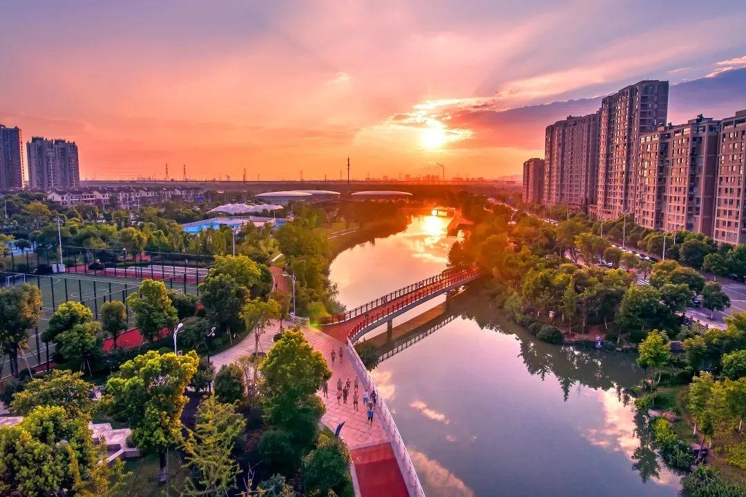 镇海潮起甬江口争当模范生