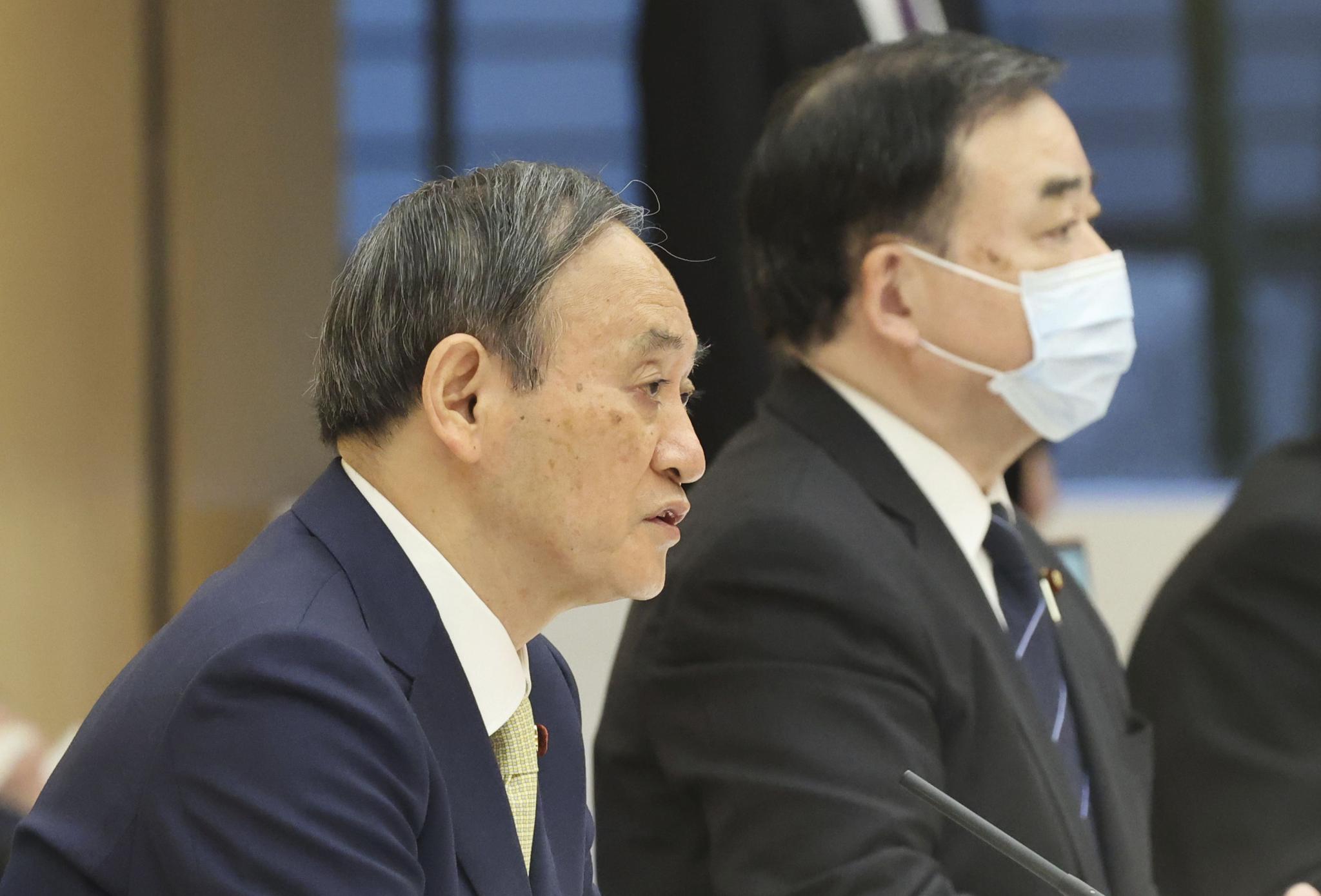 当地时间2021年4月13日，日本东京，日本政府举行内阁会议，正式决定向海洋排放福岛核电站含有对海洋环境等有害物质的核废水。图为日本首相菅义伟。/IC photo