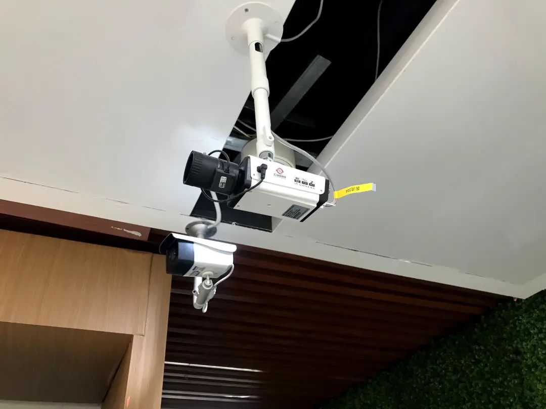 ▲廊坊市多家房产售楼部内，安装有人脸识别系统，摄像头可以360度无死角抓拍客户人脸信息。新京报记者&nbsp;刘瑞明&nbsp;摄