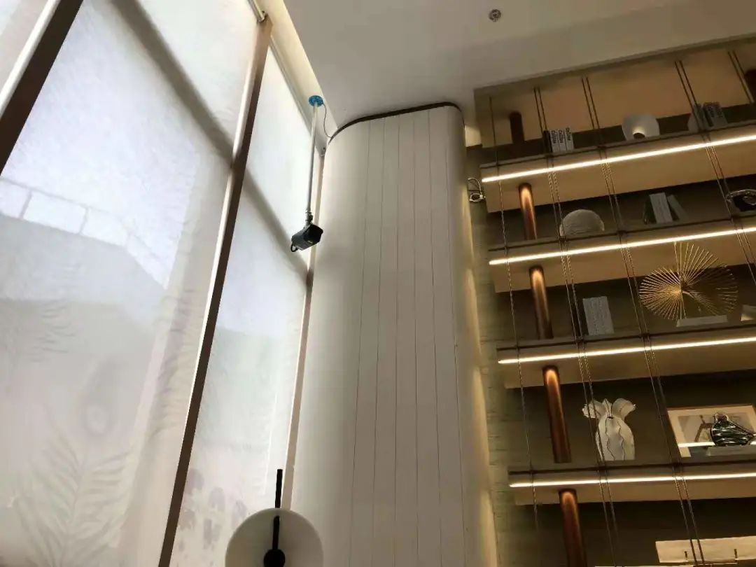 ▲廊坊市多家房产售楼部内，安装有人脸识别系统，摄像头可以360度无死角抓拍客户人脸信息。新京报记者&nbsp;刘瑞明&nbsp;摄