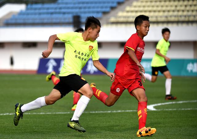 广州队"今日头条":恒大足校16岁小将进中超