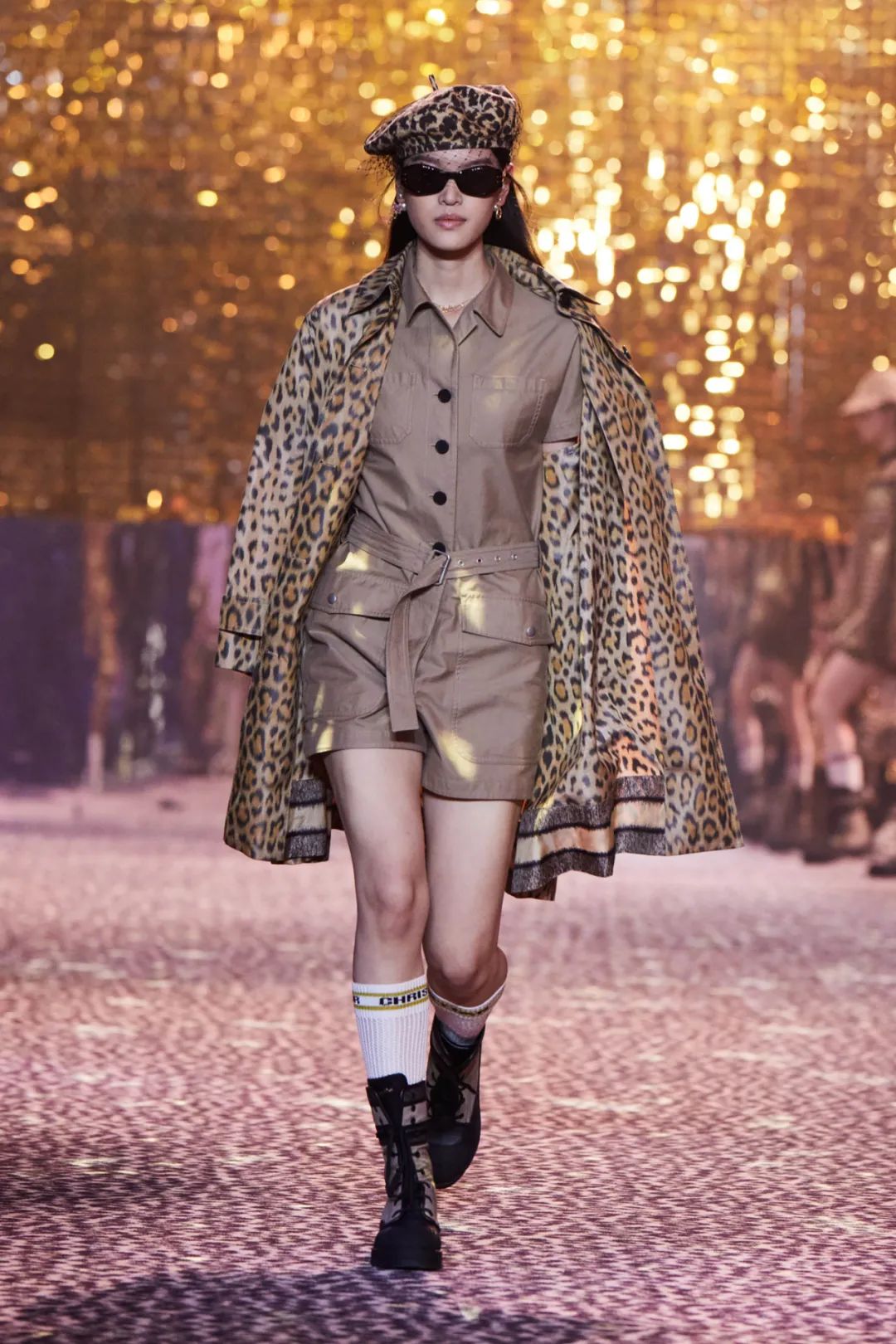 bazaarv现场dior2021秋季成衣系列发布从波普艺术到新未来主义横向