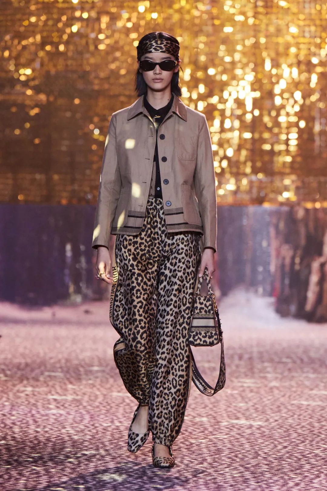 bazaarv现场dior2021秋季成衣系列发布从波普艺术到新未来主义横向