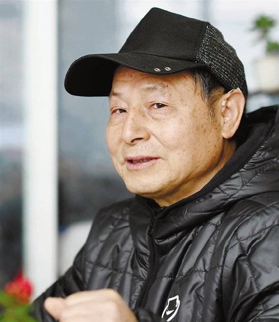 1993年,徐凤华参加了由团省委主办的"希望工程,助学结对"活动,先后