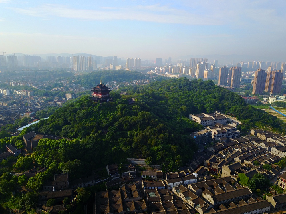 江苏镇江，俯瞰西津渡。 视觉中国 资料图