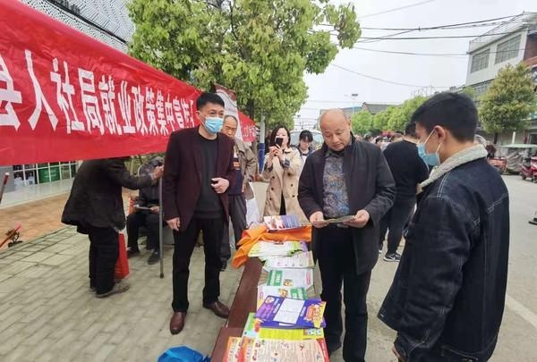 临泉县土坡乡安全办开展安全教育宣传活动