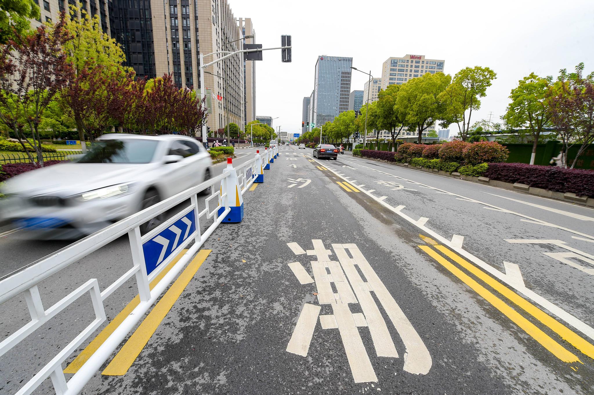 南京主城区第一条潮汐车道出现智能变更