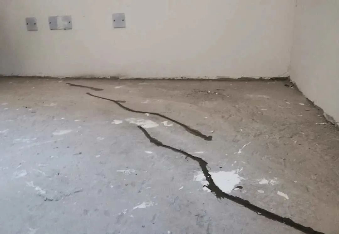 西昌一楼盘部分房屋地面现贯穿裂缝业主忧心官方已介入