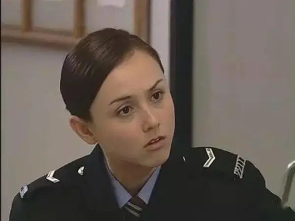 tvb儿童对她印象最深的,应该是黄子华《栋笃神探》里的索玛利,性格