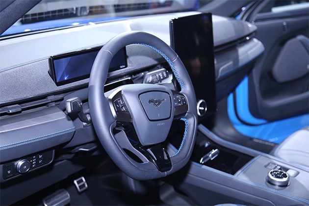 这匹"电马"终于来了 抢先实拍福特mustang mach-e-新浪汽车