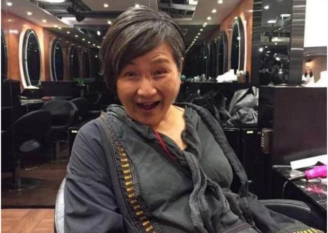 郑佩佩老得自然真实素颜不整容皱纹丛生也觉得很漂亮