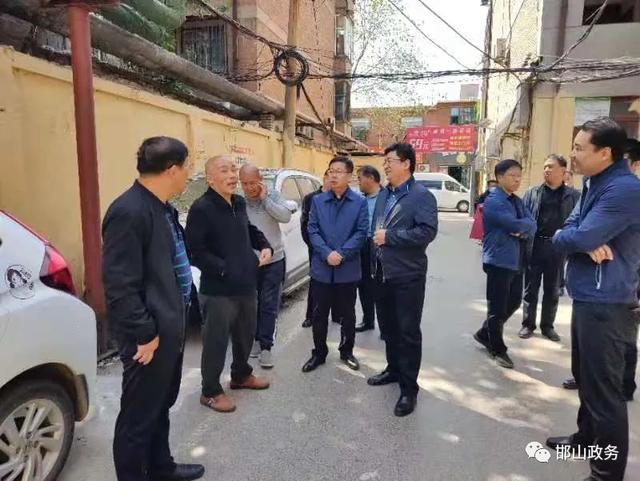 邯郸邯山区区领导李永生,程浩督导老旧小区改造和创城工作