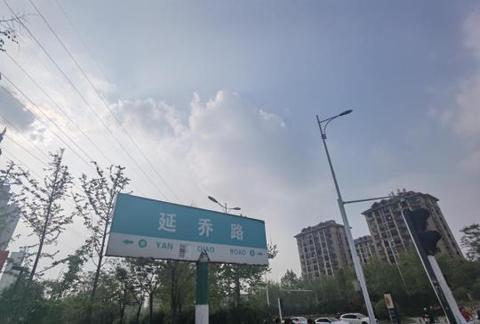 新华社记者张紫赟摄这两条路的尽头,都通向了繁华大道.