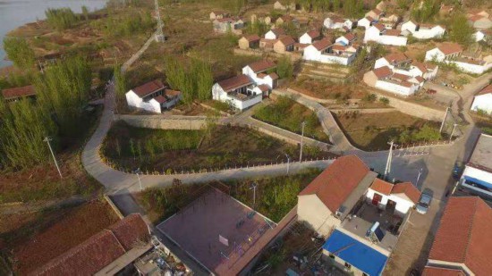 如今依托全省大中型水库移民扶持政策,该村被列为省级"美丽移民村"