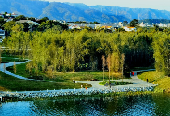 褪去冬日的寒气,满眼翠绿,生机勃勃,这是走近流溪河夏湾拿湿地公园给