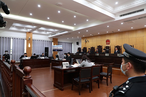 江歌母亲诉刘暖曦生命权纠纷案在青岛开庭审理 原告索赔207万 被告方作无责抗辩休闲区蓝鸢梦想 - Www.slyday.coM