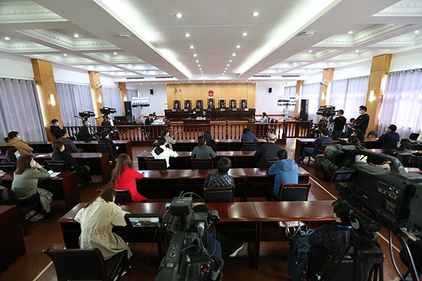 江歌母亲诉刘暖曦生命权纠纷案在青岛开庭审理 原告索赔207万 被告方作无责抗辩休闲区蓝鸢梦想 - Www.slyday.coM