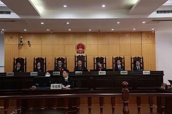 江歌母亲诉刘暖曦生命权纠纷案在青岛开庭审理 原告索赔207万 被告方作无责抗辩休闲区蓝鸢梦想 - Www.slyday.coM