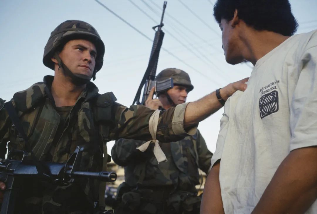 资料图片:1989年12月20日,美国入侵巴拿马,遭联合国大会谴责.