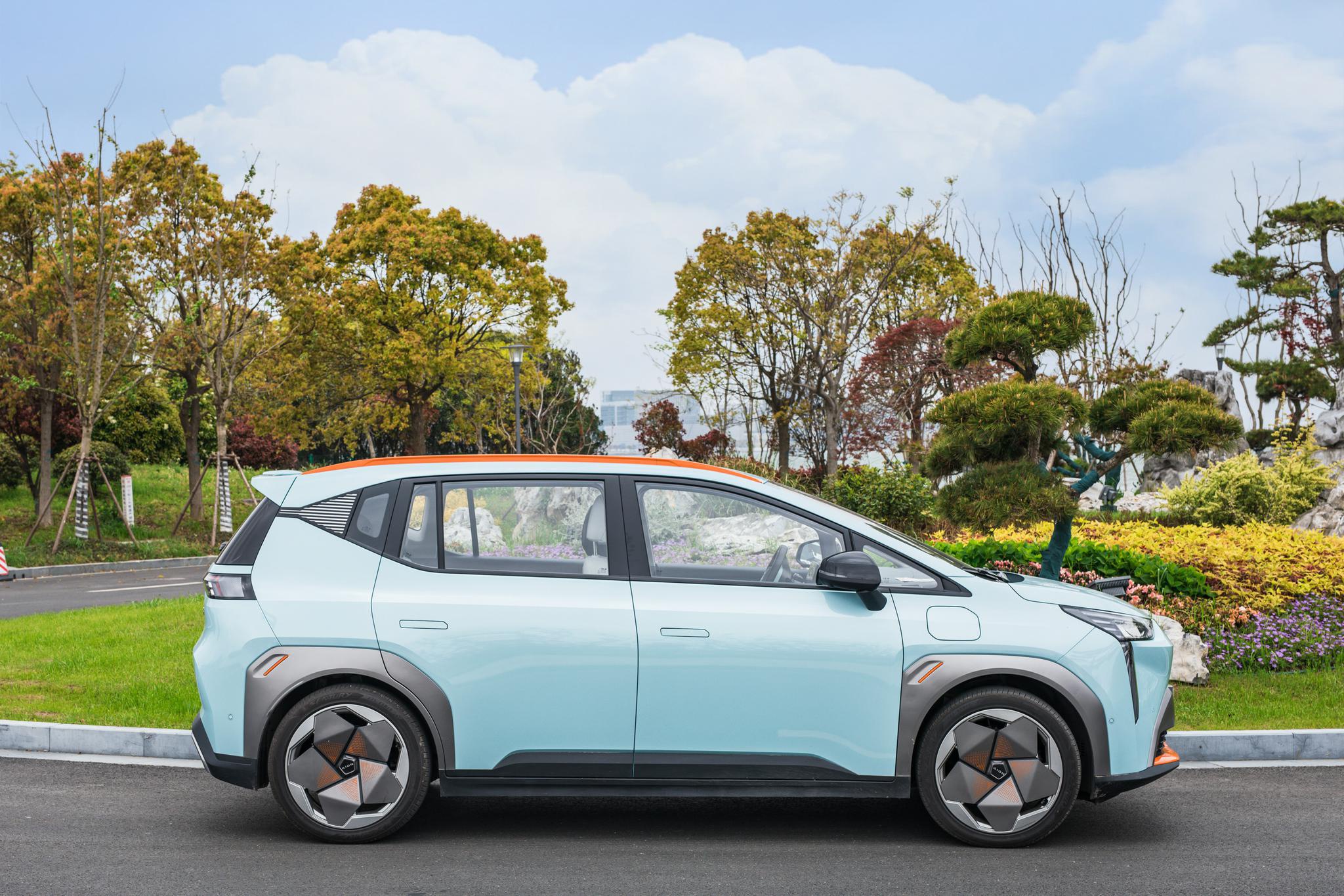 广汽埃安y:下一个爆款就是我!-新浪汽车