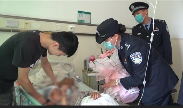 河北6岁女孩被撞后压车底，8岁姐姐哭得撕心裂肺！4名辅警与群众合力徒手抬车休闲区蓝鸢梦想 - Www.slyday.coM