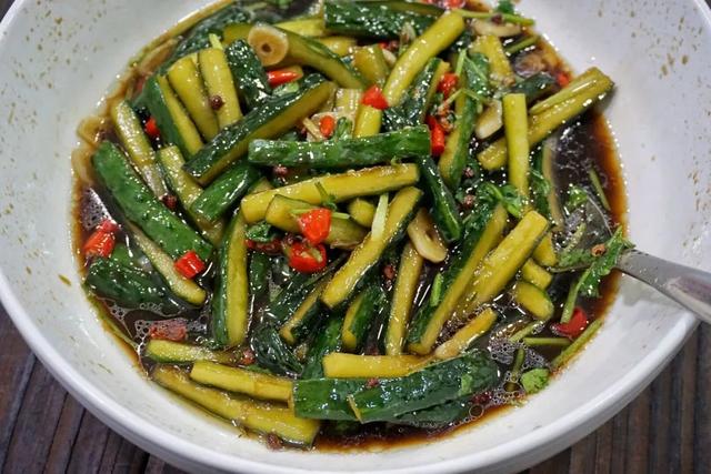 黄瓜这样腌翠绿不出水还特入味香脆爽口下饭绝配上桌就抢光