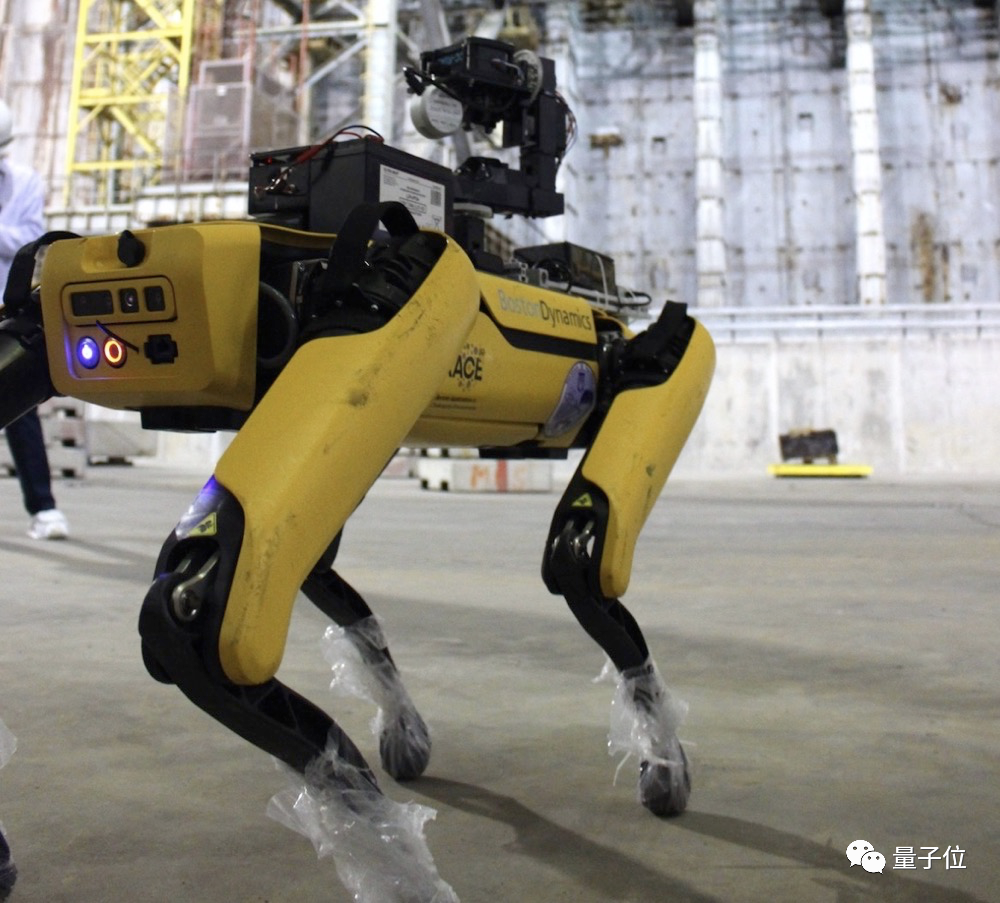 波士顿动力机器狗化身警犬入宅执法网友我不想生活在黑镜里