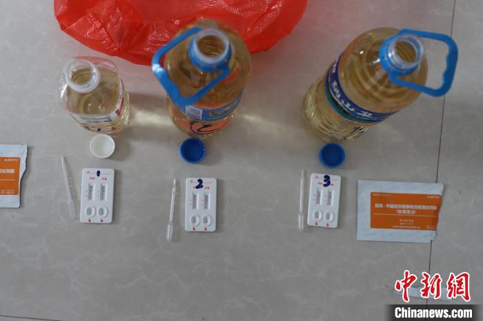 记者15日从云南打洛出入境边防检查站获悉,该站近日查获液体毒品5瓶