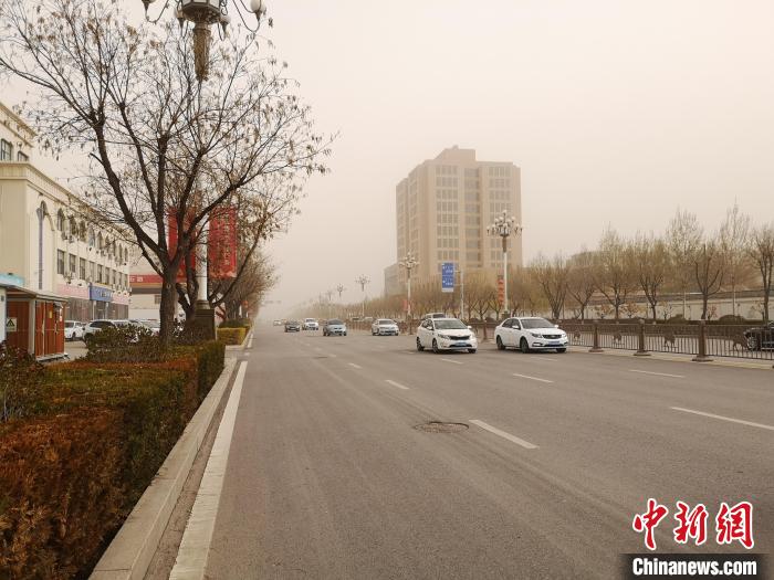 沙尘暴第三次袭击内蒙古 呼和浩特进出港多架次航班被迫取消|呼和浩特|内蒙古_新浪新闻