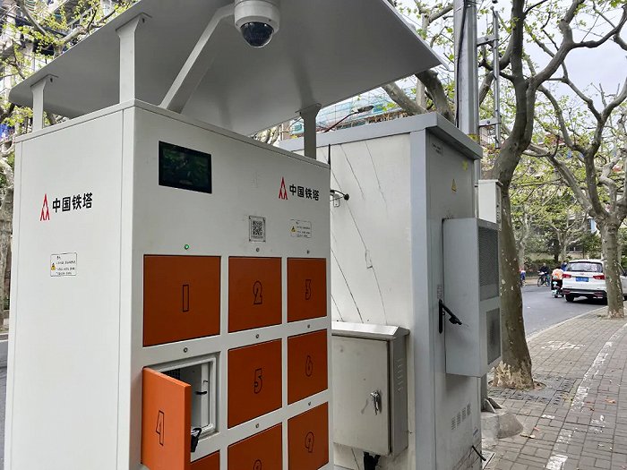 中国铁塔上海公司(下简称"上海铁塔")最先在曹杨街头试点共享充电桩