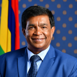 毛里求斯总统鲁蓬感谢中国政府提供疫苗支持:患难见真情