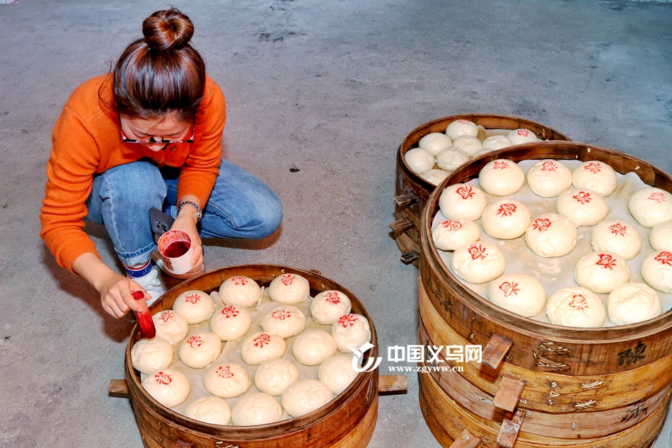 义乌上溪幼儿园小朋友体验吴店馒头是怎样炼成的