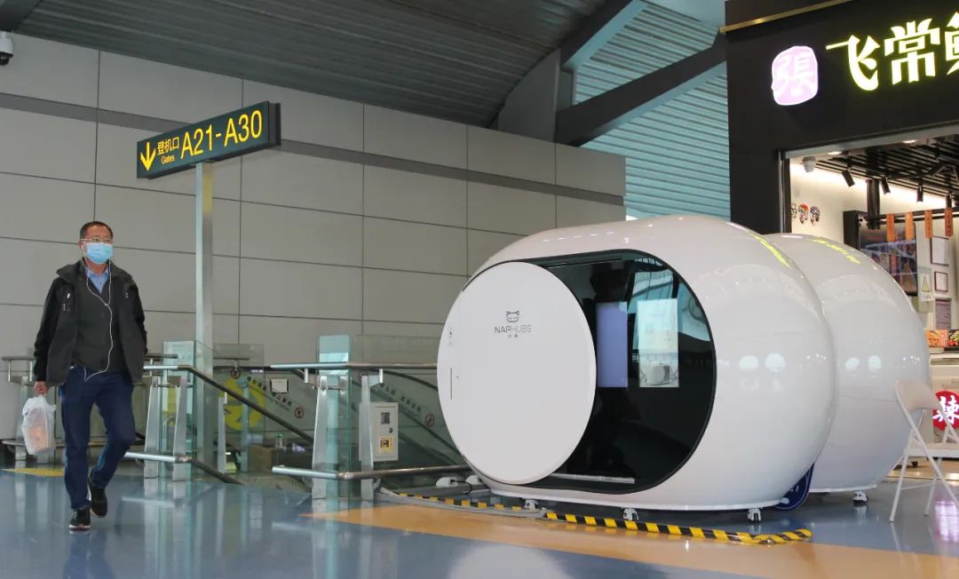 位于部分登机口附近的胶囊睡眠舱 图:重庆飞