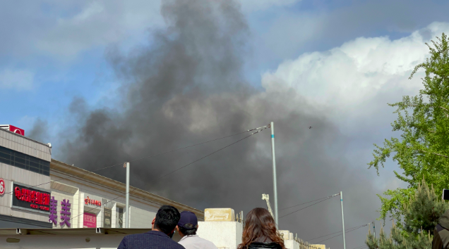 北京大红门集美家居城内一变电室起火,35辆消防车到场
