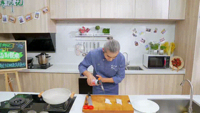 厨师有话说明星主厨布兰特五星酒店大厨担任国内多档美食节目特邀主持