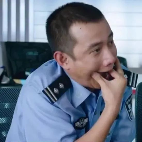 警察姐姐:截肢都吓不住你么?好吧,那我也跟你笑得了.