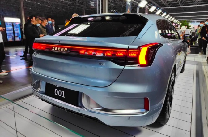 突然杀入高端电动车"红海",极氪001的机会在哪里?-新浪汽车