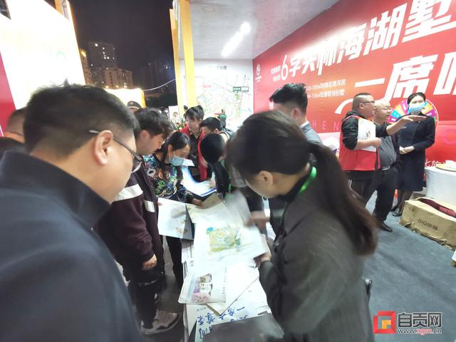 作为南湖片区压轴亮相的全新楼盘,南湖丽景虽然还未开盘,展厅已是人头