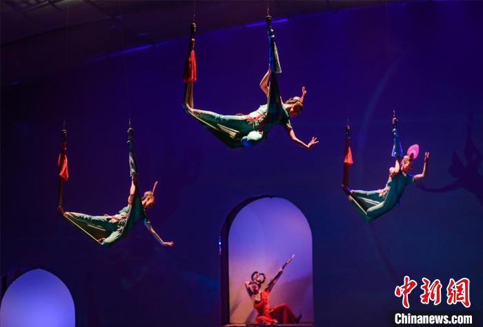 沙漠实景剧《敦煌盛典》升级复演 引古丝路旅游渐升温