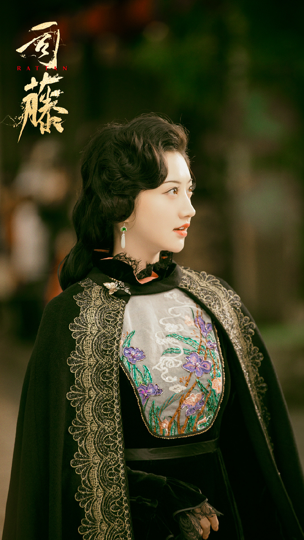 《司藤》剧照播出以后,《司藤》最先声夺人的是这部剧的服化,女主司藤