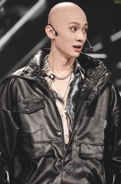 梁森不愧是最帅光头戴假发还不如光头上镜风格大变帅出新高度