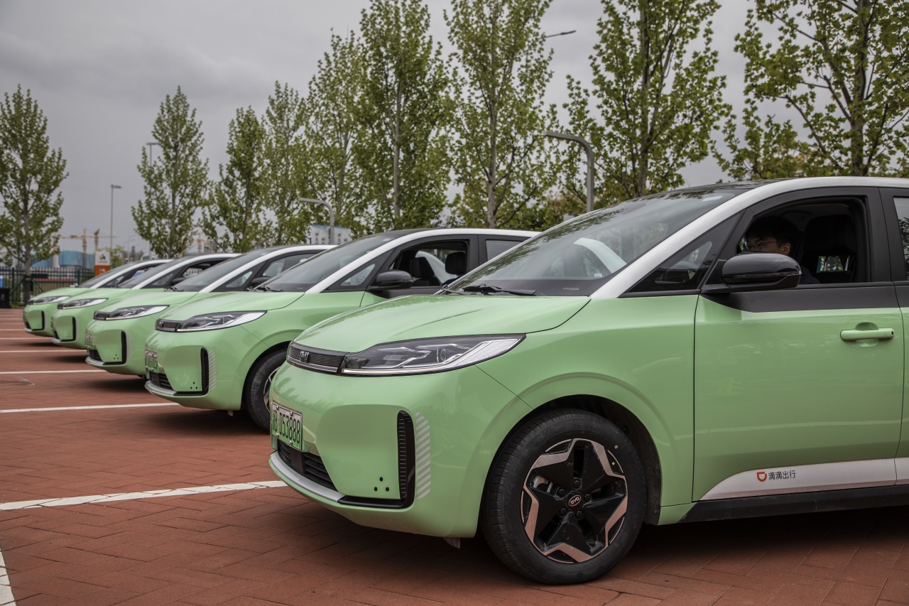 一身"青果绿" 满"腹"科技范 超500台定制网约车亮相宁波-新浪汽车