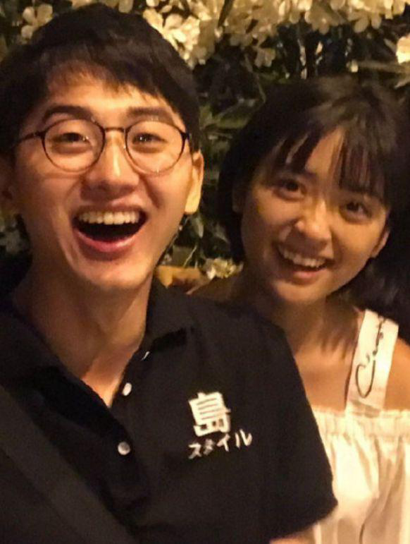 手拉手坐小摩托,沈月恋情疑曝光,双方暗搓搓发糖已久!