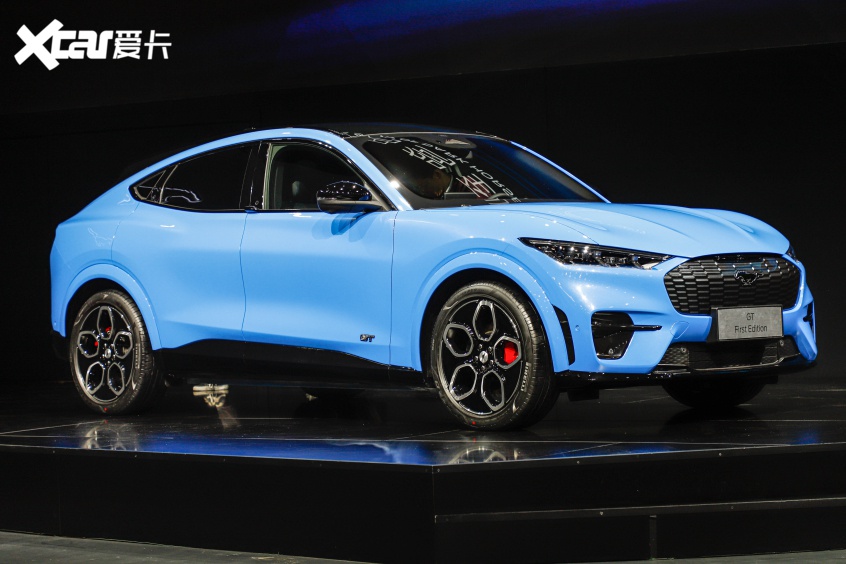 传奇黑马驾到实拍福特mustangmache