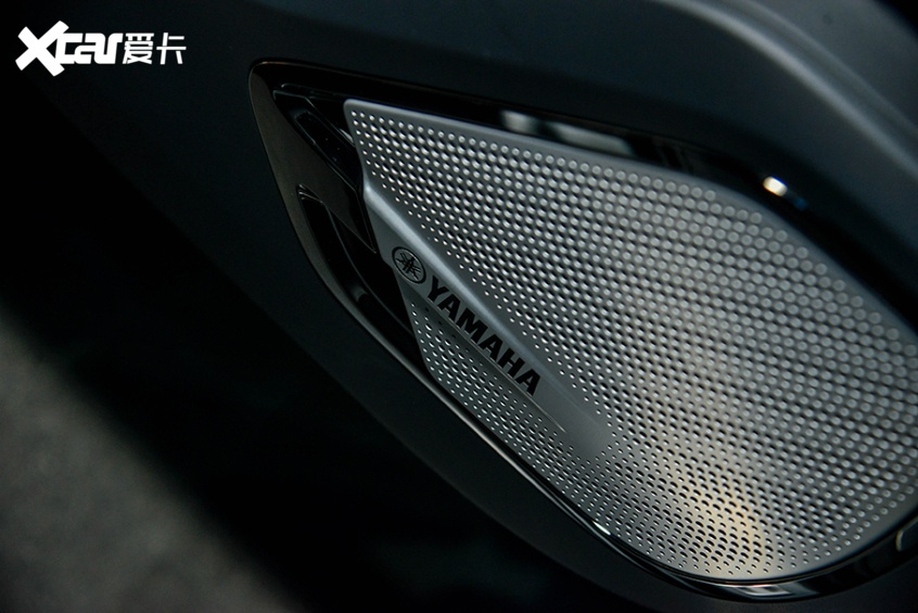 音箱选用的是yamaha环绕立体音响,不得不说是个惊喜.